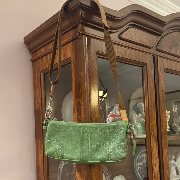 Coach Vibrant Green Leather Clutch - Picture 4 of 7